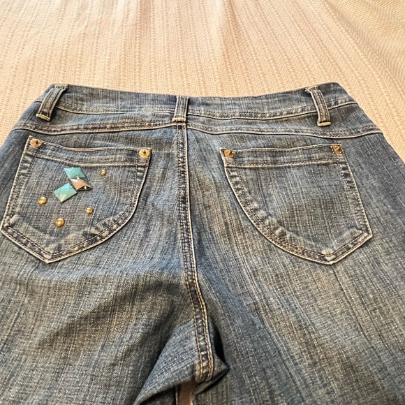 #3314. Blue Identity Women's Wide Leg Jeans w/Turquoise & Stud Details. Size 8P - Picture 9 of 9